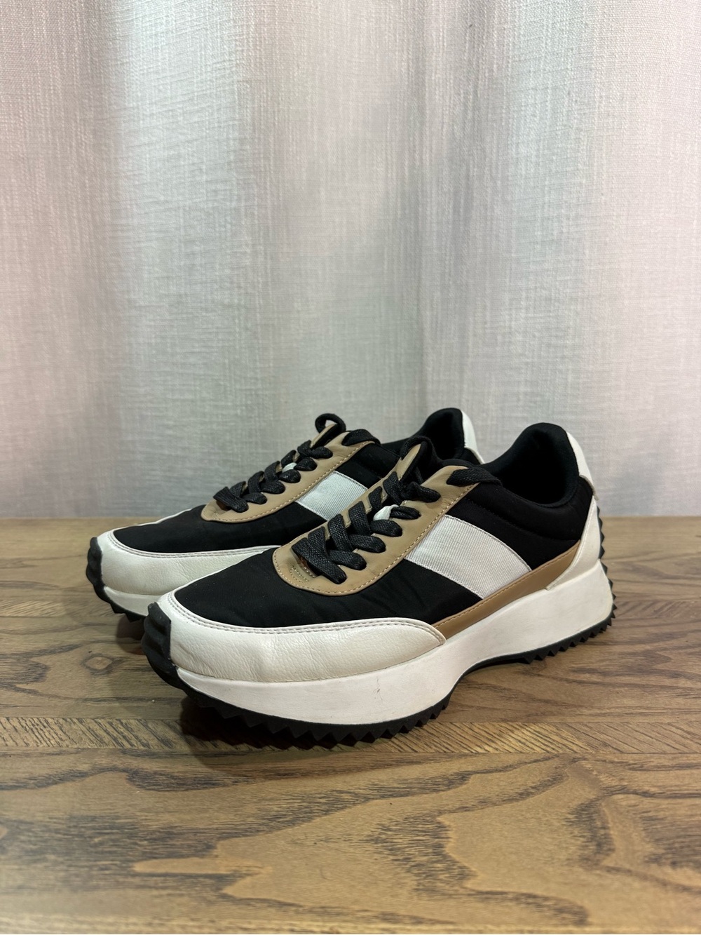 DV by Dolce Vita Black White Tan Colorblock Platform Sneakers